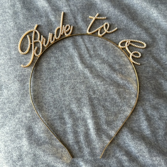 “Bride to be” pearl headband - Picture 1 of 3